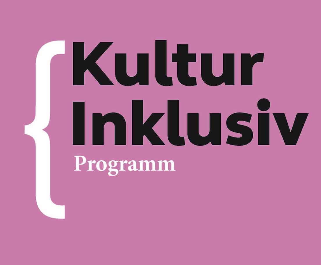 Grafik mit lila Hintergrund und schwarzer Schriftzug mit "Kultur Inklusiv Programm"